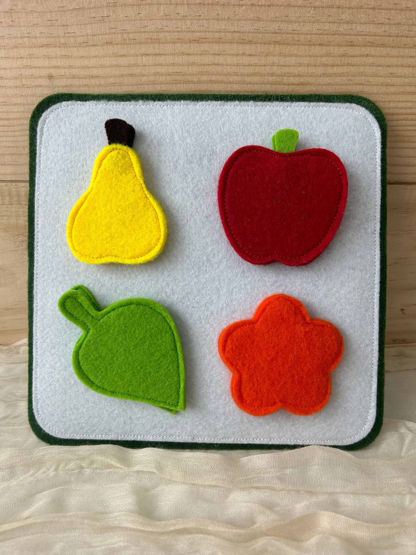 Plaque d'éveil en feutrine 1 - Fait à la main - Made in France