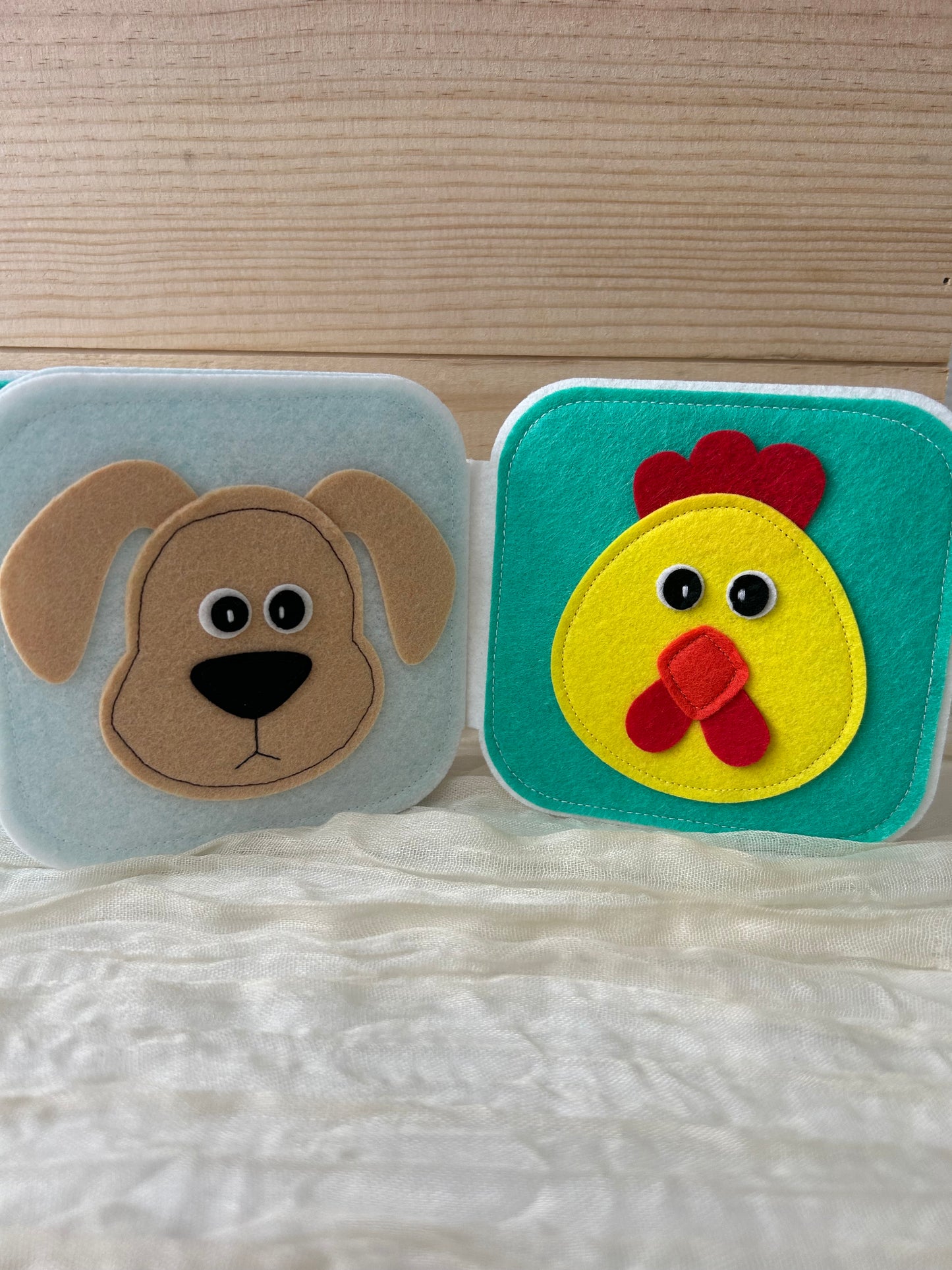 Livre d'éveil en feutrine - Fait à la main - Made in France