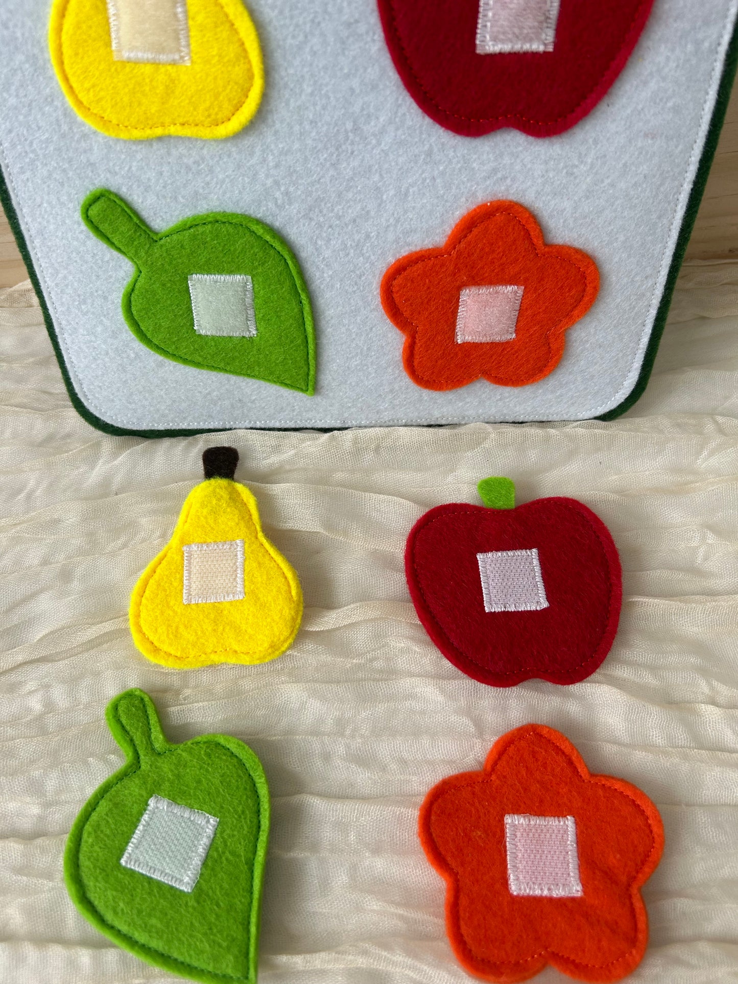 Plaque d'éveil en feutrine 1 - Fait à la main - Made in France