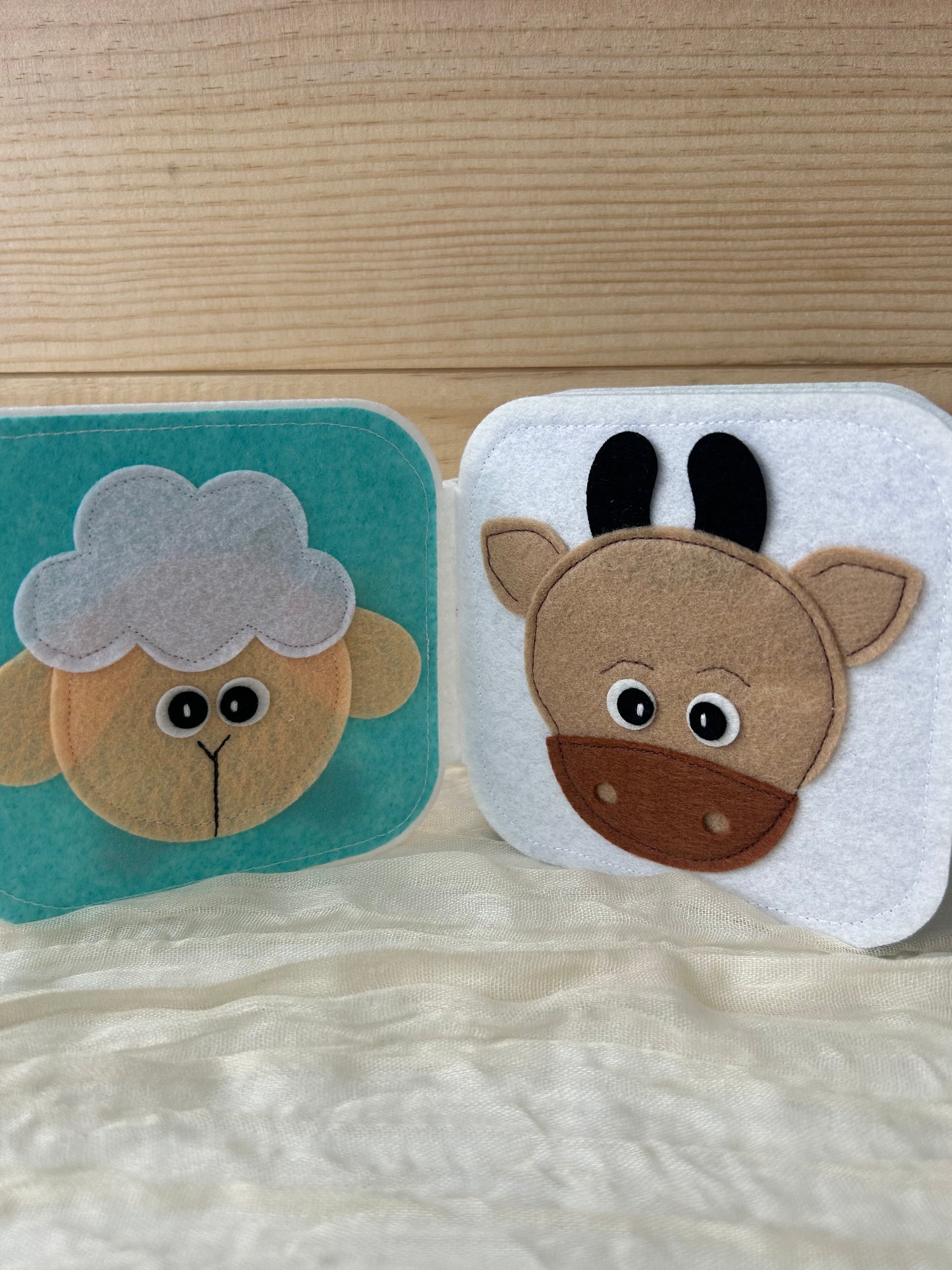 Livre d'éveil en feutrine - Fait à la main - Made in France