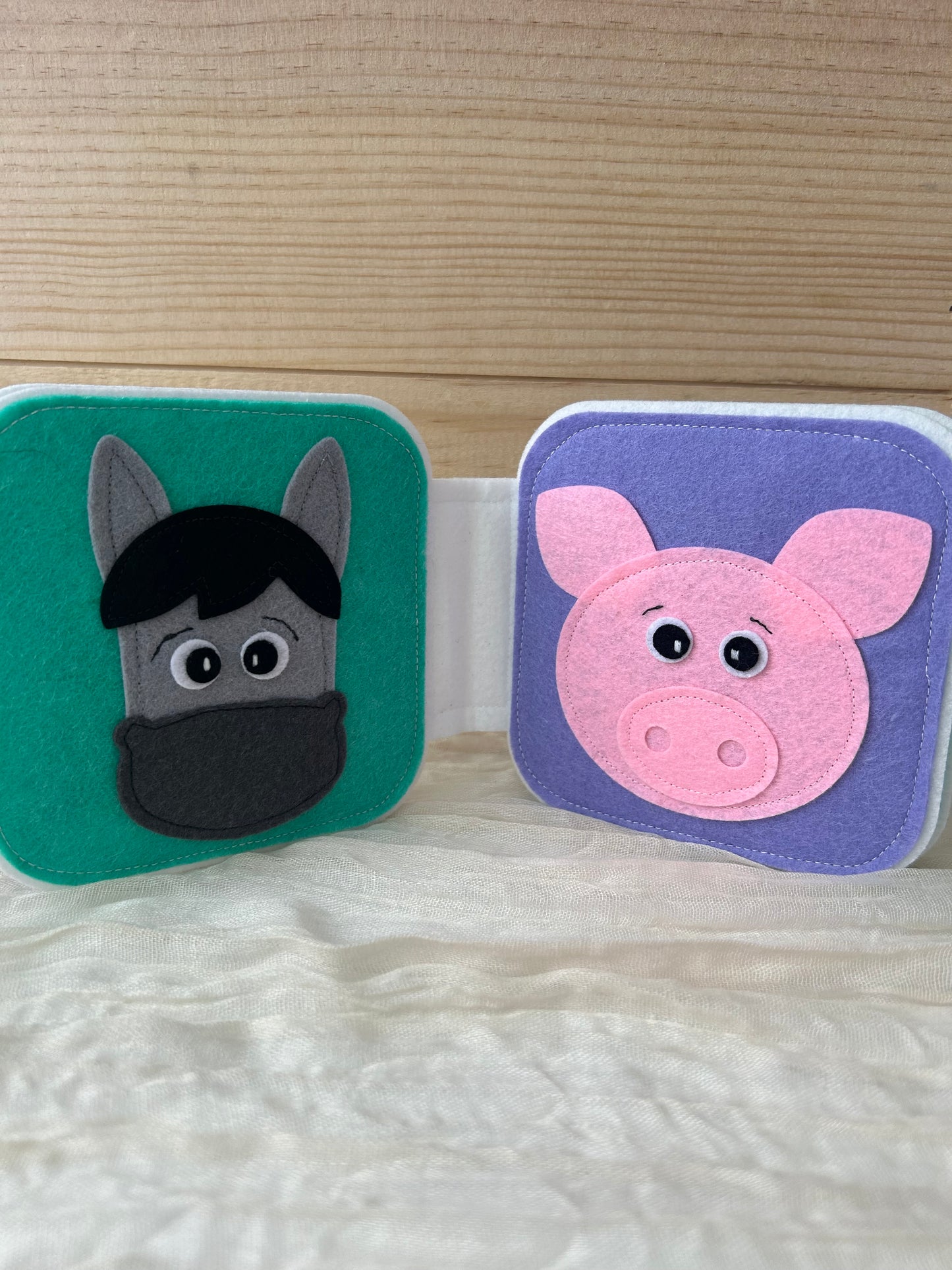 Livre d'éveil en feutrine - Fait à la main - Made in France