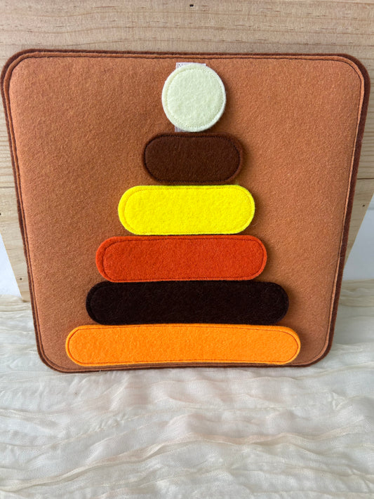 Plaque d'éveil pyramide en feutrine - Fait à la main - Made in France