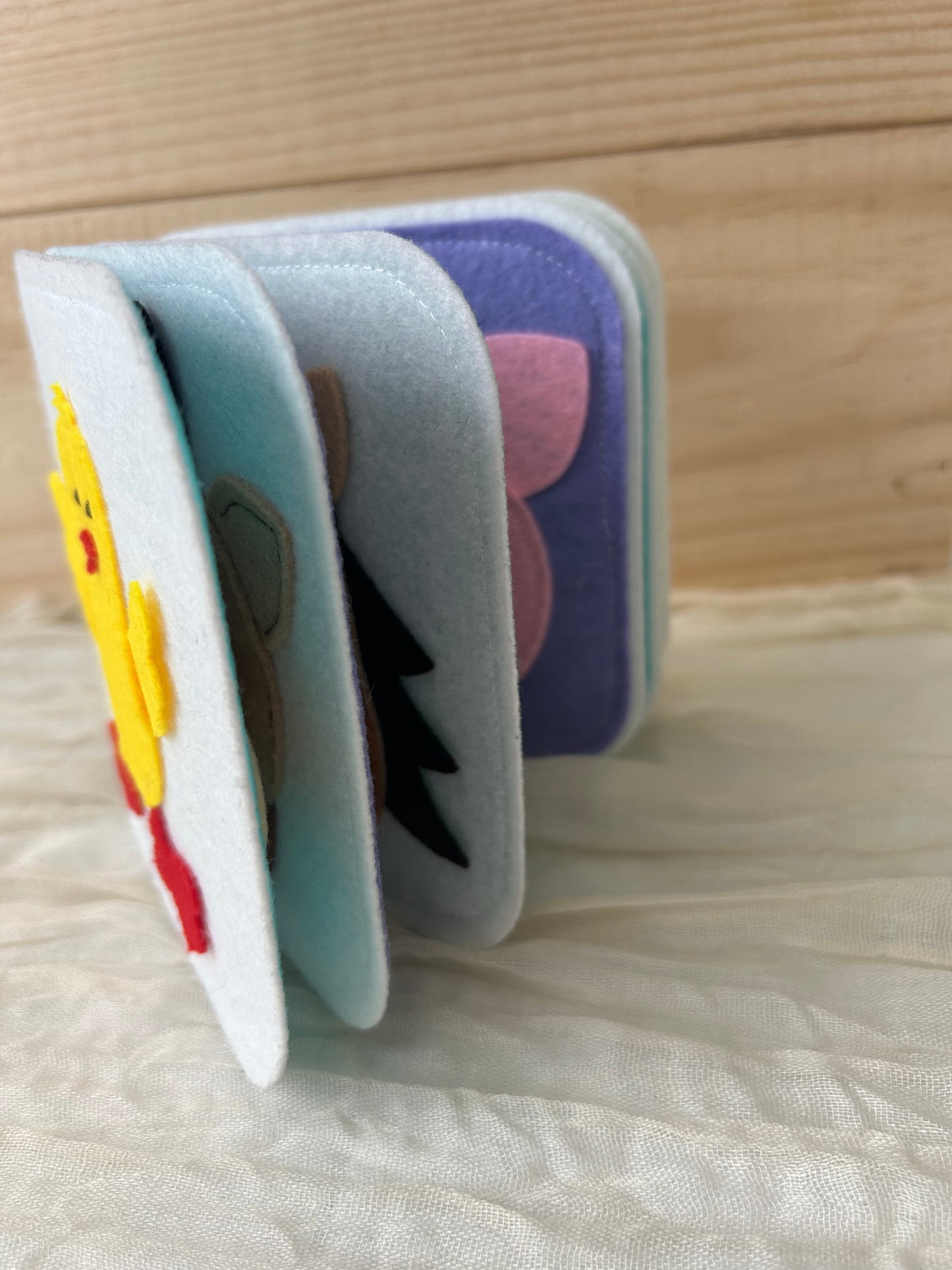 Livre d'éveil en feutrine - Fait à la main - Made in France
