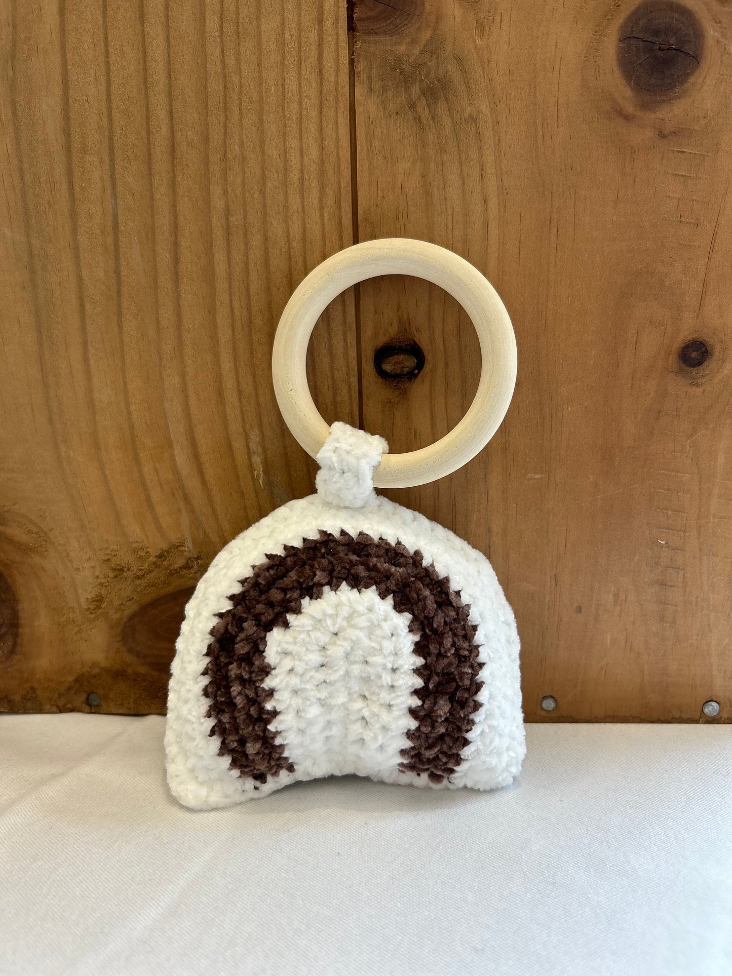 Anneau de dentition rainbow - Fait à la main au crochet - Made in France