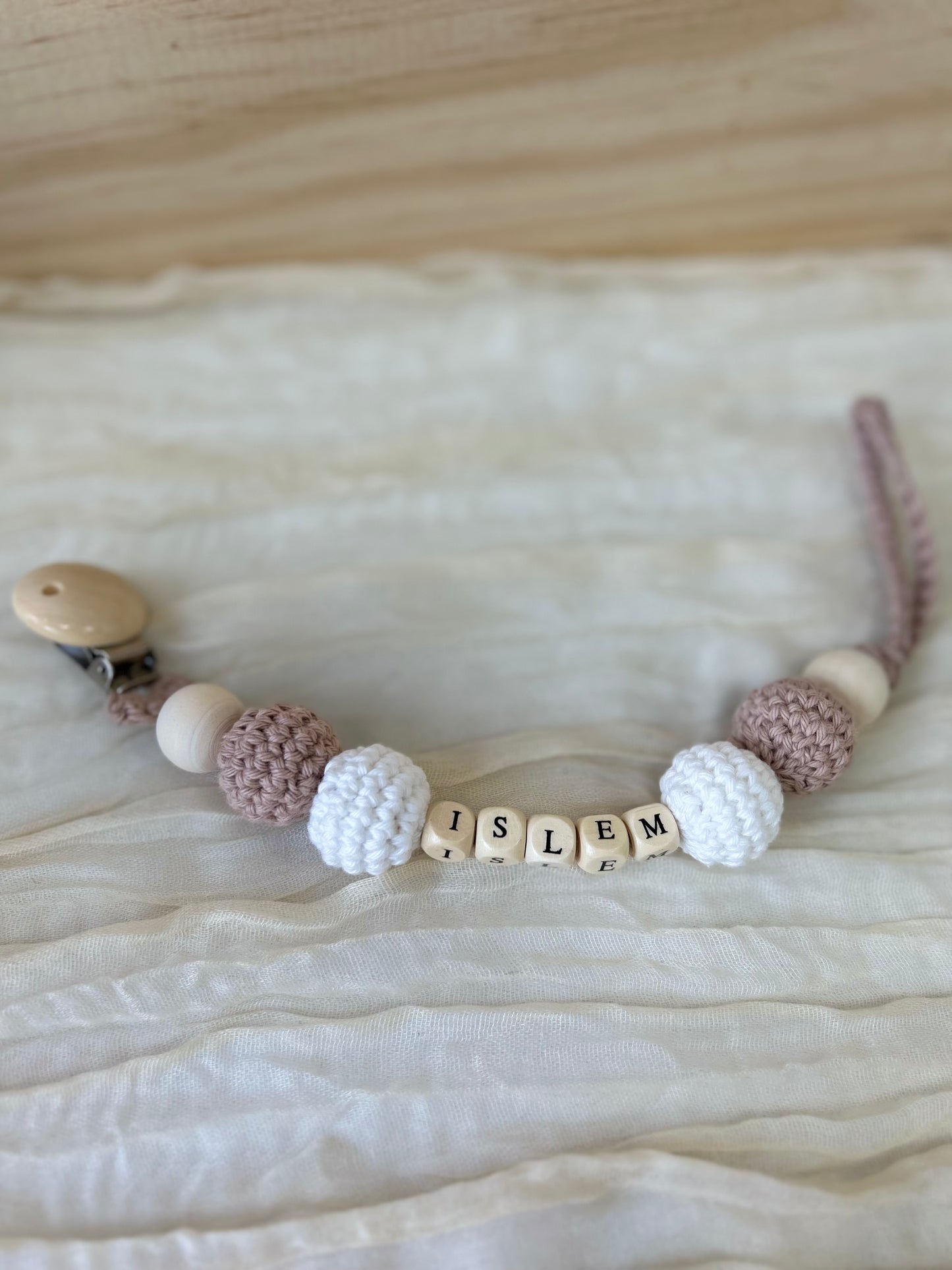 Attache-tétines prénom personnalisable - Fait à la main au crochet - Made in France