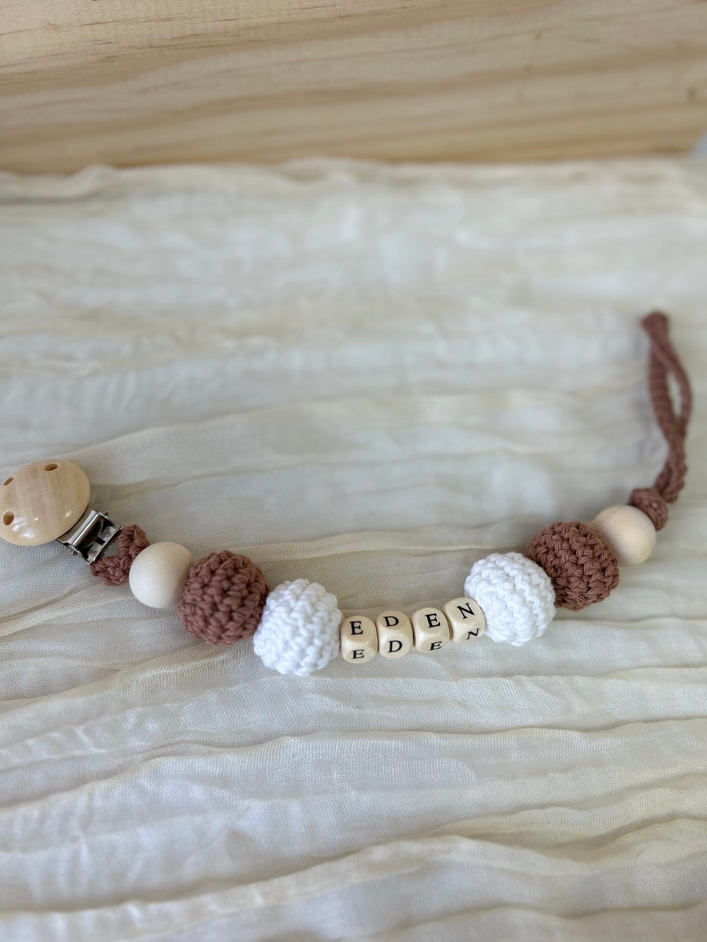 Attache-tétines prénom personnalisable - Fait à la main au crochet - Made in France