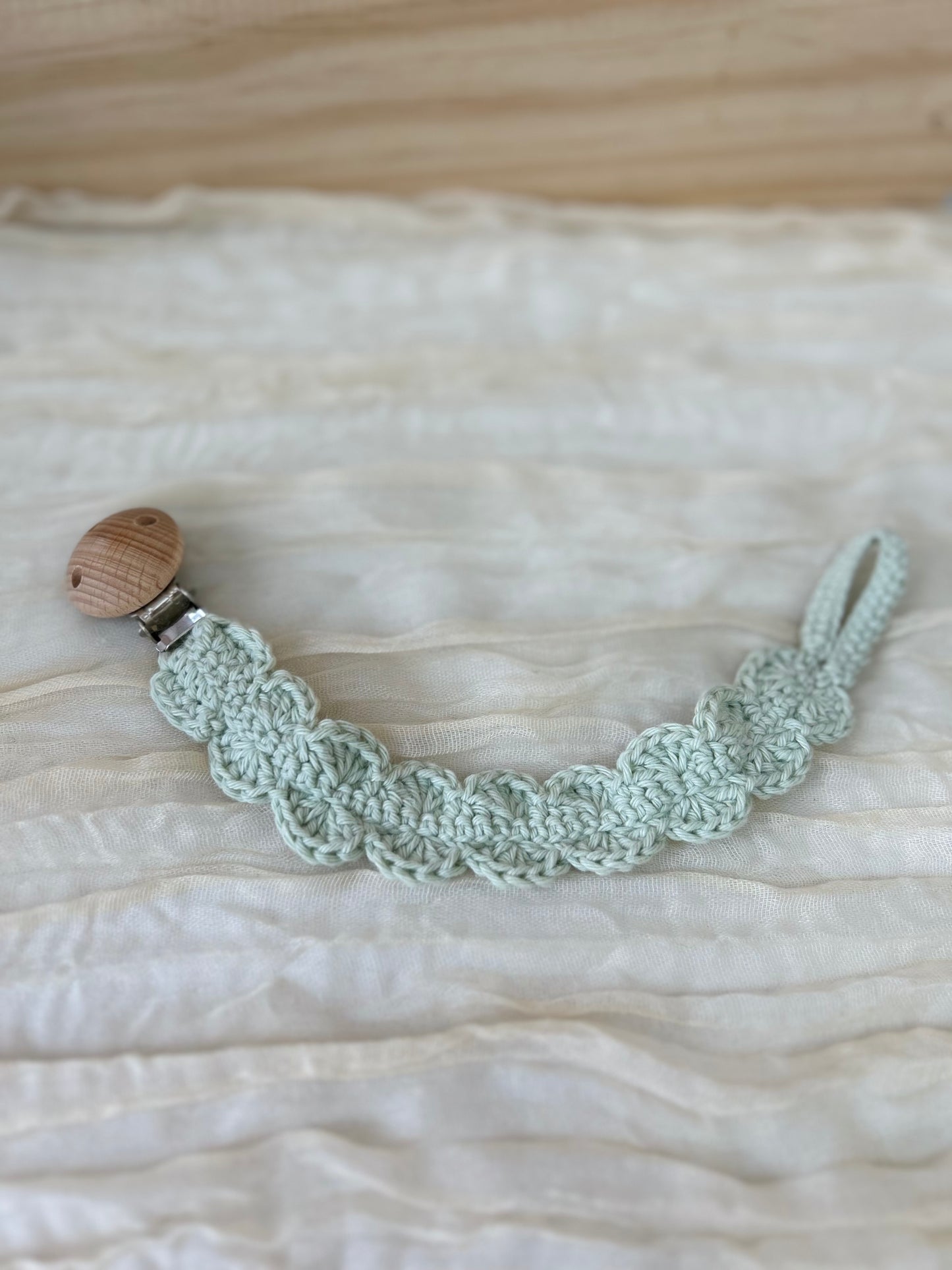 Attache-tétines fluffy - Fait à la main au crochet - Made in France