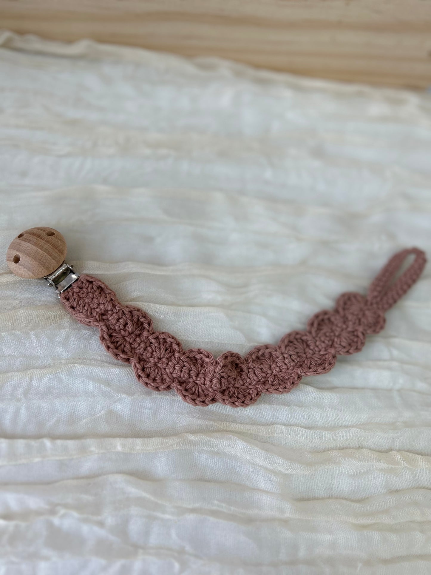 Attache-tétines fluffy - Fait à la main au crochet - Made in France