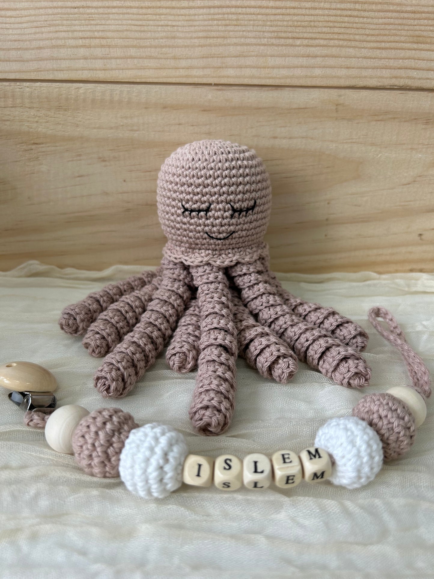 Coffret curly pieuvre et son attache-tétines personnalisable - Fait à la main au crochet - Made in France