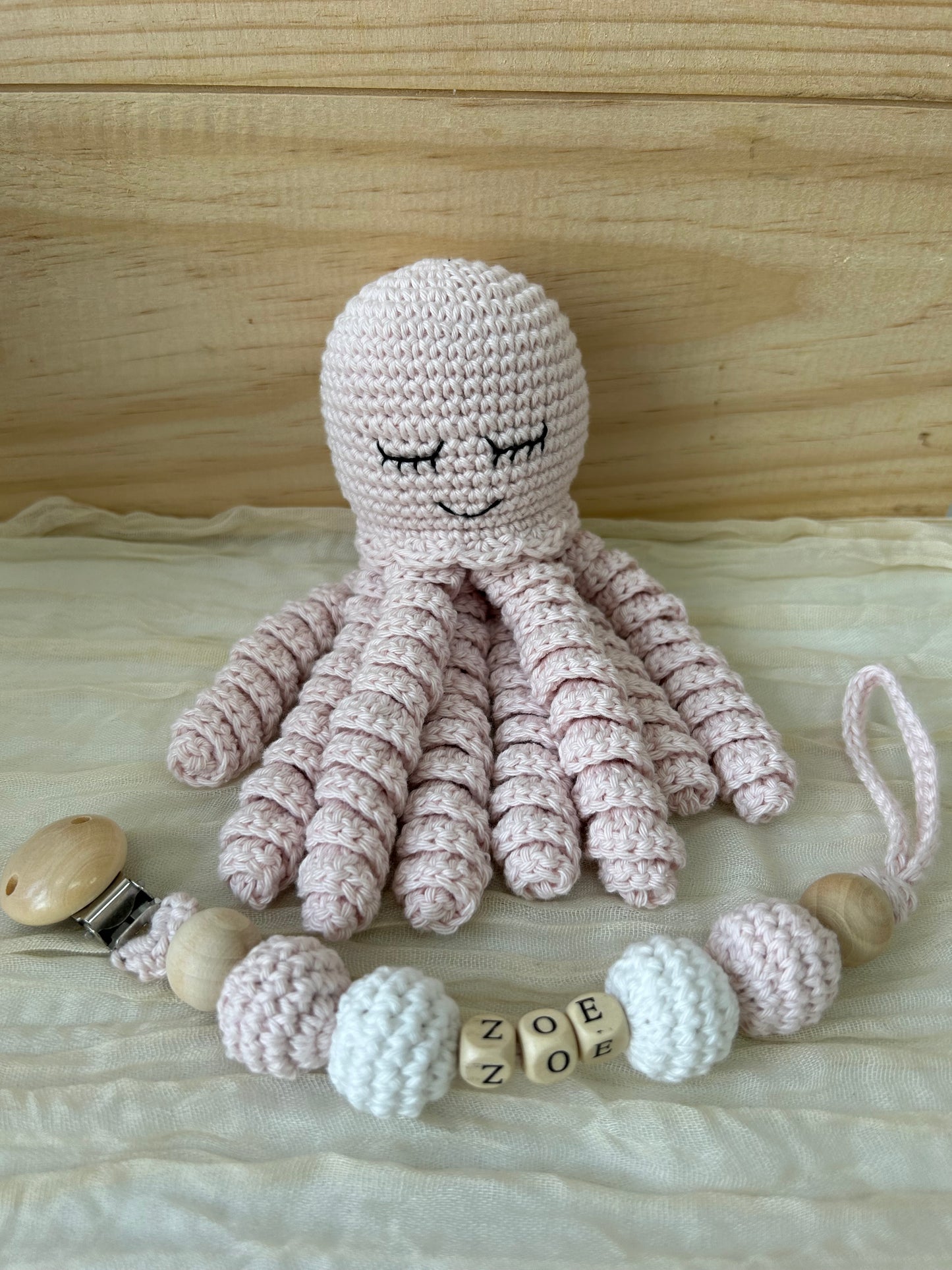 Coffret curly pieuvre et son attache-tétines personnalisable - Fait à la main au crochet - Made in France