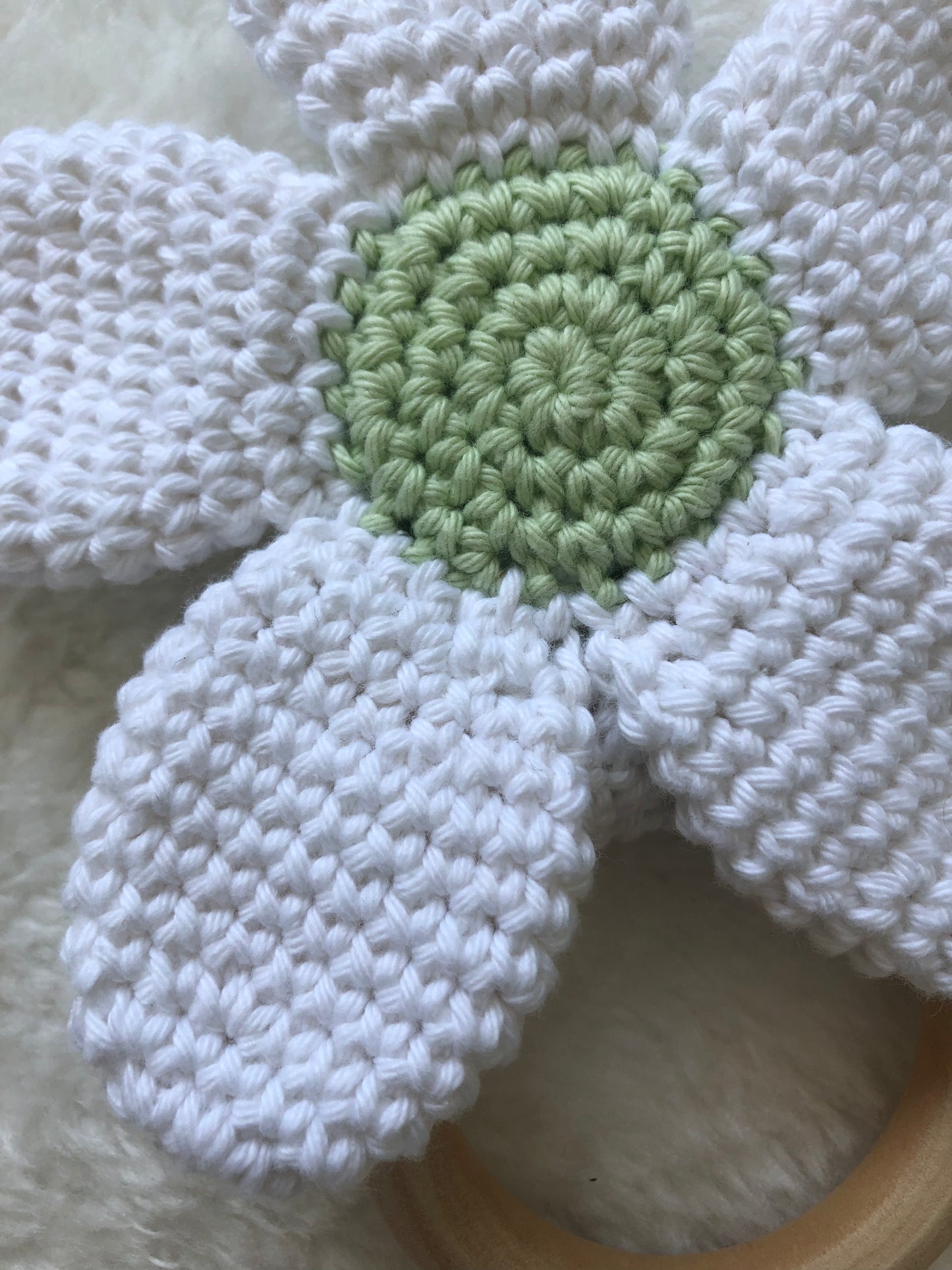Anneau de dentition flower - Fait à la main au crochet - Made in France