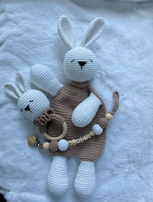 Coffret doudou sleepy, hochet et attache-tétines personnalisable - Fait à la main au crochet - Made in France