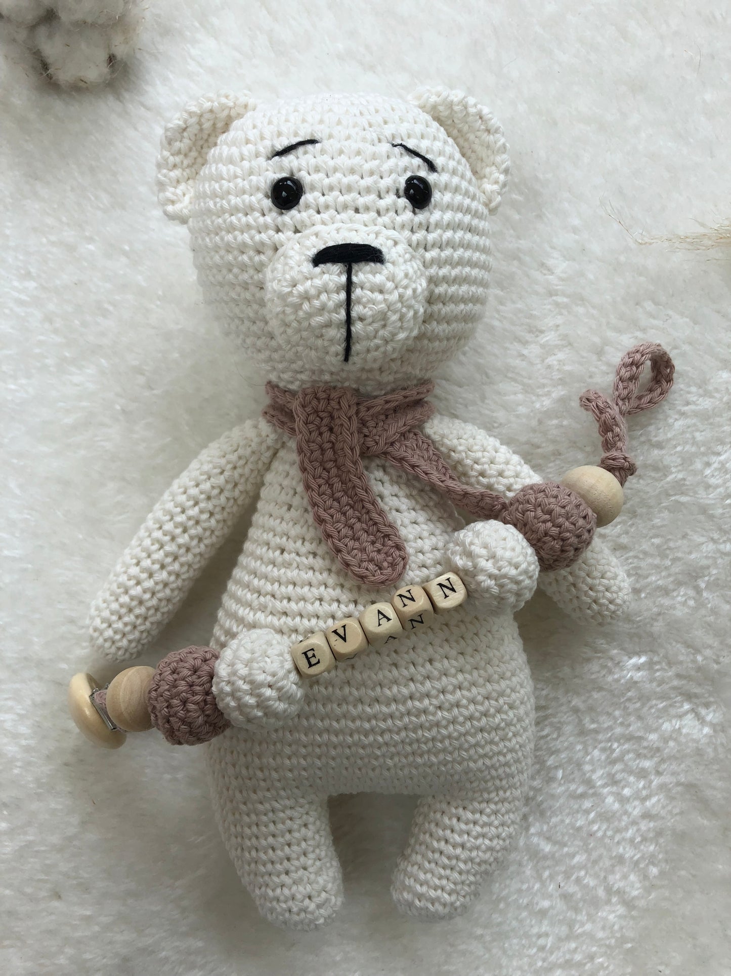 Coffret doudou teddy et son attache-tétines personnalisable - Fait à la main au crochet - Made in France