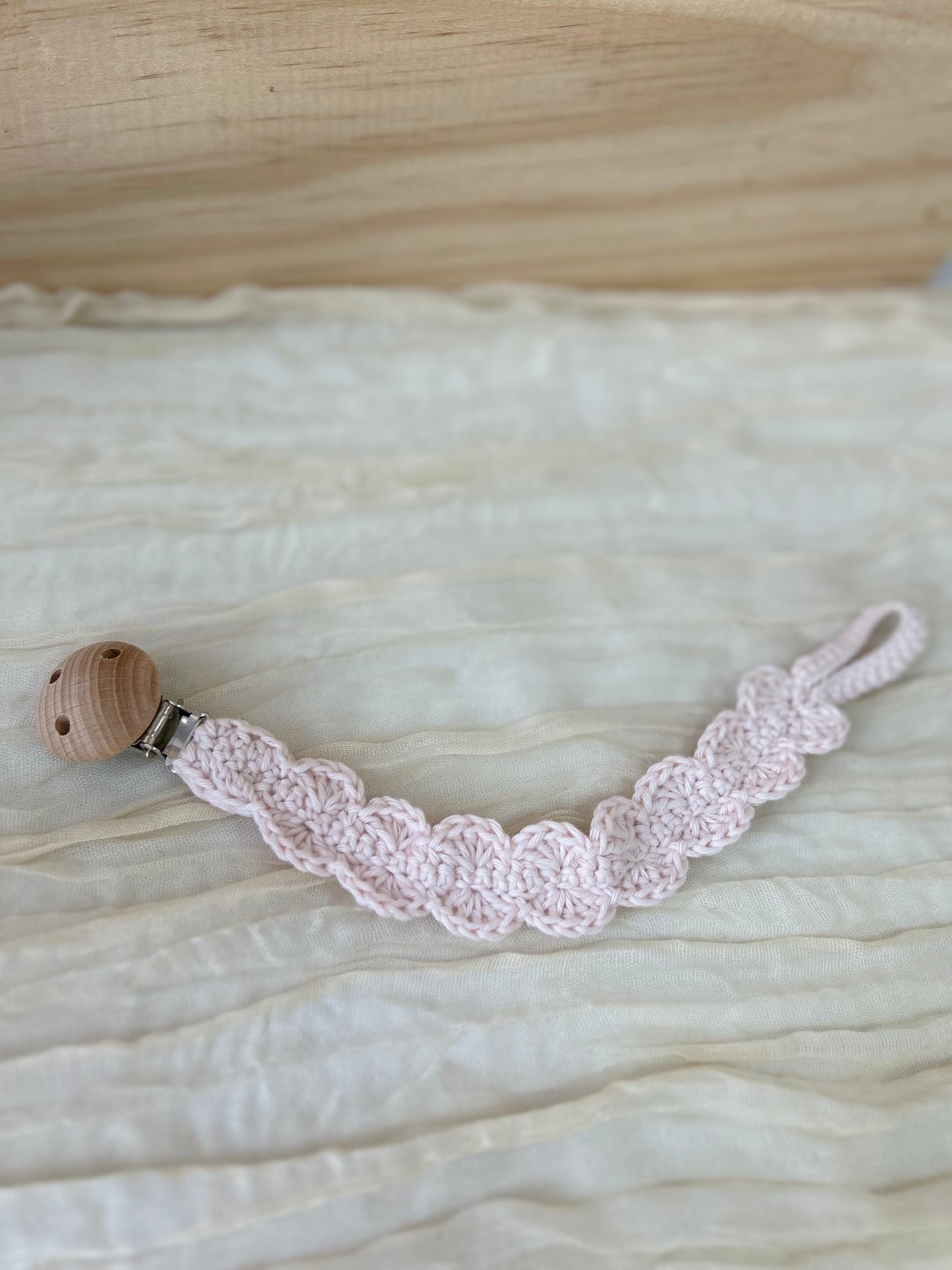 Attache-tétines fluffy - Fait à la main au crochet - Made in France