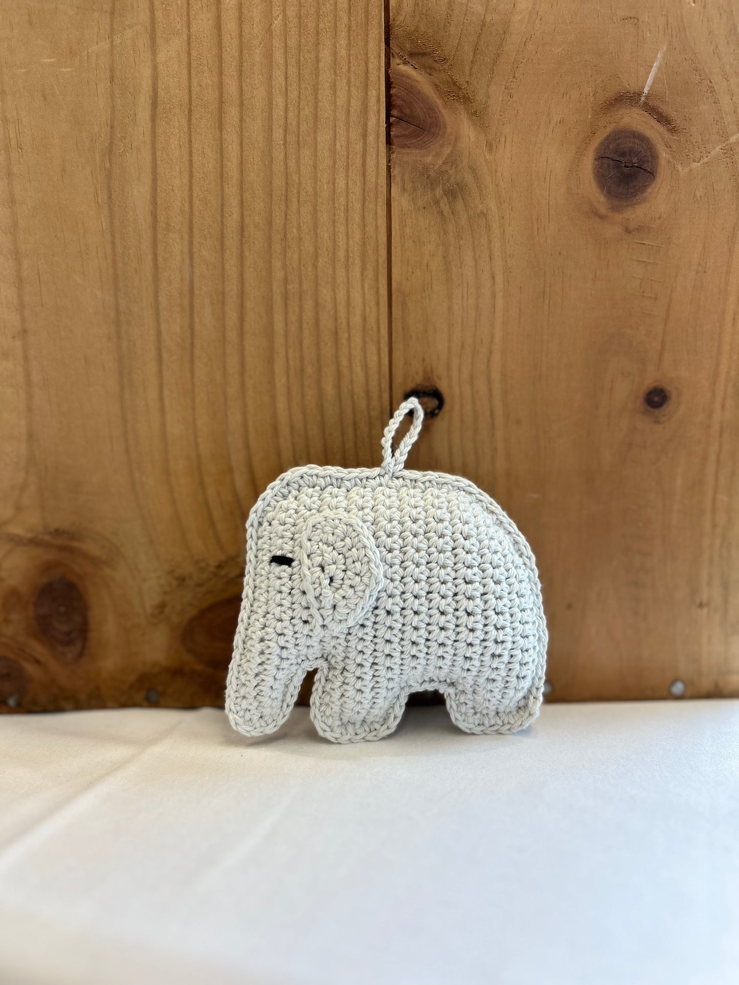Décoration mini éléphant - Fait à la main au crochet - Made in France
